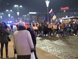 Profesor UW zrozpaczony: Kto wyprowadzi ludzi na ulice? Gdzie są te setki tysięcy?