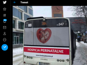 Wiosna Biedronia z dumą: Kraków zapowiada kontrolę. Chodzi o donos ws. reklam hospicjów na autobusach