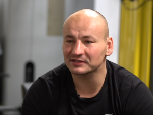 [VIDEO] Szpilka „morsowaniem” wkręcił Internautów? „Wskoczyłem k***a pod lód i afera. Wyszedłem z sauny”