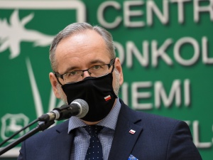 Koniec z noszeniem przyłbic i chust. Minister zdrowia potwierdza szykowane obostrzenia