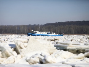 Z Gdańska do Włocławka płyną dodatkowe lodołamacze. Prezes Wód Polskich o sytuacji na Wiśle