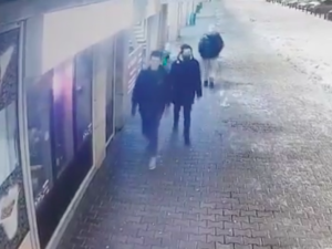 [WIDEO] Rozpoznajesz ich? Policjanci poszukują sprawców uszkodzenia kościoła