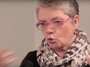 „Nie rozumiem obecności księży w mediach. Powinni być jedynie w kościołach”. Zaskakujący wpis „Superniani”