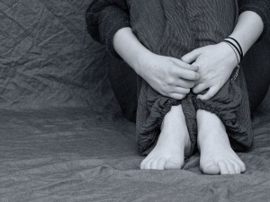 „Postępowy bohater”: wspierał ruch MeToo i bronił praw kobiet. A swojej partnerce groził że ją zabije? 