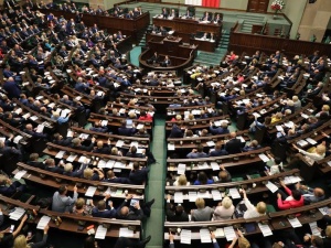 [najnowszy sondaż] PiS na czele, złe wieści dla Hołowni, dobry wynik Klubu Konserwatystów