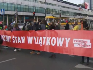 Klimatyczny stan wyjątkowy. Grupa eko-aktywistów zablokowała centrum Warszawy