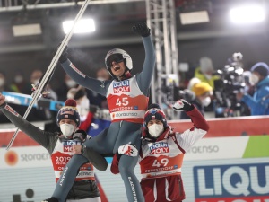 PETARDA w niemieckim Oberstdorfie! Piotr Żyła mistrzem świata 