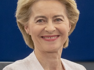 Przepustki szczepionkowe w UE? Szefowa KE: Ich celem jest bezpieczeństwo