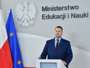 Czy dzieci z klas 1-3 wrócą do nauki zdalnej? Wyjaśnia minister Czarnek 