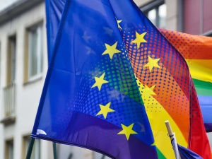 Ogłoszenie UE strefą wolności LGBTIQ, w czasie gdy na COVID-19 umarło 740 tys. osób, to jedna wielka porażka