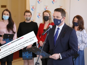 Za takie życzenia podziękuję.... Burza po wpisie Trzaskowskiego z okazji Dnia Kobiet