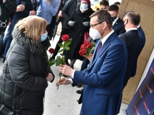Premier: Jesteście wspaniałe; składam najserdeczniejsze życzenia i jednocześnie dedykuję...