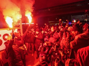 Strajk Kobiet alarmuje: Trzy osoby porwane przez policję. Internauci kpią: I to czarną Wołgą!