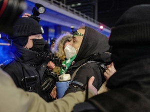 Policja o zachowaniach na Strajku Kobiet: To działania świadome. Celem jest wykazanie rzekomej represji policji. Prawda jest jednak taka...