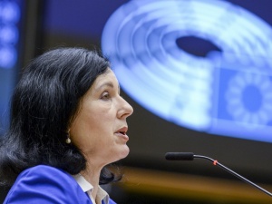 Jourova chce poszerzyć i wzmocnić kompetencje KE w zakresie wolności mediów