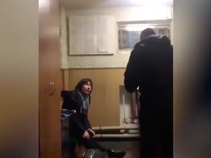 [WIDEO] Dyrektorka Polskiej Szkoły w Brześciu zatrzymana. „Krzyczy, że ją uderzono, jest w kajdankach”
