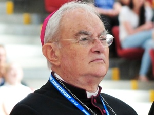 Abp Hoser: Spadek liczby małżeństw odbije się na życiu społecznym