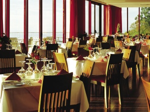 „Gazeta Polska”: Restauracja u Sowy działa mimo obostrzeń. Wśród klientów politycy koalicji rządzącej