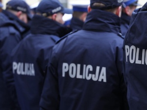 Kolejny akt oskarżenia przeciwko Babci Kasi. Miała uderzyć policjanta flagą