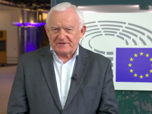 Leszek Miller odchodzi z SLD. Nie przebiera w słowach: „Nie jestem meblem, który można dowolnie przesuwać”