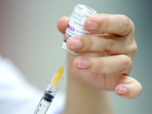 Włochy. Francja. Kolejne wznowienia szczepień szczepionką AstraZeneca