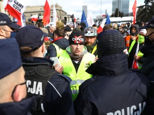 Dwoje policjantów w szpitalu po zajściach na demonstracji antycovidowców