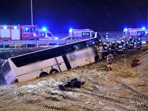 Tragiczny wypadek autobusu na A4. Nie żyje jedna osoba, są ranni  
