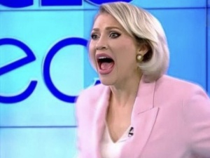 [Video] Skandal w rumuńskiej telewizji. Naga kobieta wtargnęła do studia i zaatakowała prezenterkę na wizji