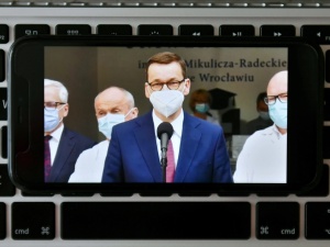 Morawiecki: Z każdą podana dawką szczepionki jesteśmy bliżej zniesienia obostrzeń