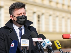 Zamieszanie ws. szczepień przeciw COVID-19. Dworczyk: Na kilka godzin wstrzymujemy rejestrację