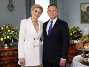 Ofiarna miłość to moc, która zwycięża zło, śmierć i zwątpienie. Życzenia wielkanocne od pary prezydenckiej