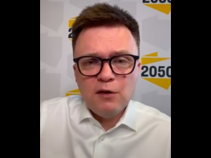 „Madera Hołowni”. Internauci komentują szczepienie 44-letniego lidera Polski 2050