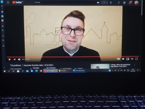 Pandemia sprawiła, że część księży ewangelizuje przez internet. Ale sakramentów św. komputer nam nie udzieli