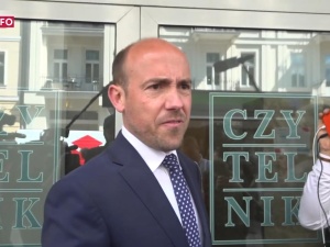 [sondaż] O uśmiechu losu może mówić Zbigniew Ziobro, o kłopotach liderzy KO