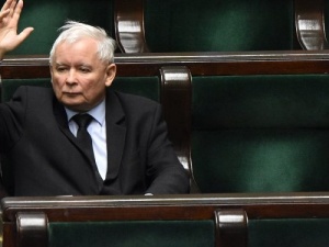 „Jarosław Kaczyński uderzył pięścią w stół”. Mocne słowa europosła PiS