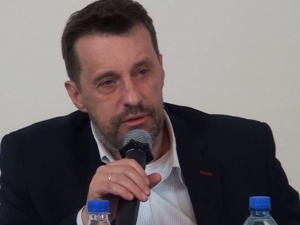Polityczny mikrob rozstawia po kątach polską politykę?. Gadowski ostro o słowach Gowina dot. wyborów