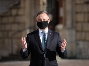 Prezydent: Oddaję hołd Lechowi Kaczyńskiemu, jego małżonce i wszystkim ofiarom katastrofy smoleńskiej