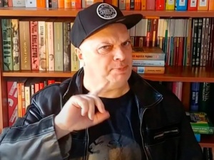 Brak słów. Skiba na rocznicę tragedii smoleńskiej: „Macierewicza (…) świetny biznes przeliczany na miliony”, „HITY ŚCIEMY”