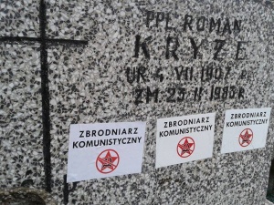 Dekomunizacja Powązek realna? Komunistyczni zbrodniarze leżą często obok swoich ofiar