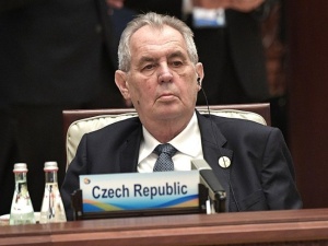 Czechy: Prezydent Zeman przyznał, że korzysta z wózka inwalidzkiego