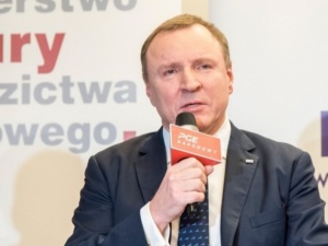 [VIDEO] „Łubu dubu!” Gąsowski kpi z „cudu życia” Jacka Kurskiego i przerabia Bareję