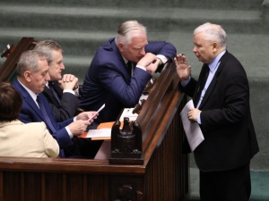 [najnowszy sondaż] PiS na czele, Hołownia przed KO, Porozumienie i SP bez szans na samodzielne wejście do Sejmu