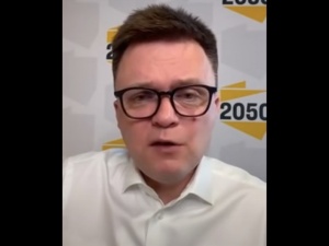 Hołownia napisał o Katyniu pomijając sprawców. Internauci: „Rozstrzelanych przez kogo?”