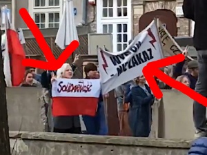 [video] Skandal. Powstaje film, w którym ludzie protestują w Gdańsku w latach 80' pod hasłami... Strajku Kobiet