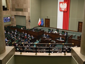 [SONDAŻ] Wzrost poparcia dla Zjednoczonej Prawicy. W Sejmie pięć partii