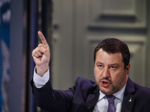 Rusza proces za „przetrzymywanie migrantów”. Salvini: „Obrona Ojczyzny świętym obowiązkiem”