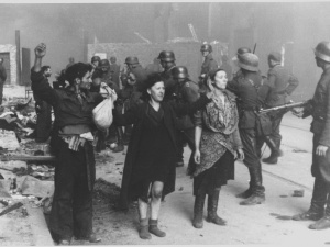 [Video] W Warszawie uczczono 78. rocznicę powstania w getcie warszawskim. O 12:00 zawyły syreny