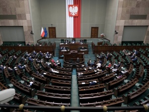 [najnowszy sondaż] PiS zdecydowanie na czele, Hołownia ucieka KO. SP i Porozumienie bez szans na samodzielne wejście do Sejmu