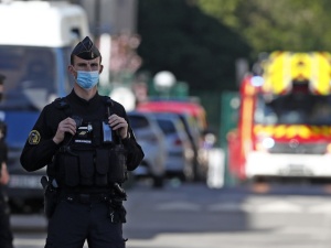 Francja: Napastnik przed atakiem krzyknął „Allahu akbar” 
