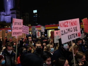 We Wrocławiu wrze. Strajk Kobiet otrzyma nagrodę miasta. Policzek dla chrześcijan
